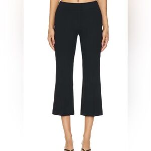 Spanx pointe flair capri pants - black medium